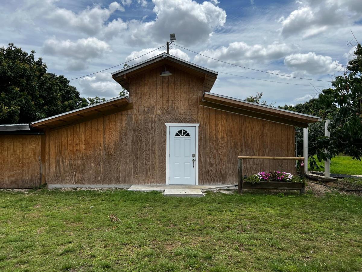 Maria'S Tiny Barn Guest House Хоумстед Екстериор снимка