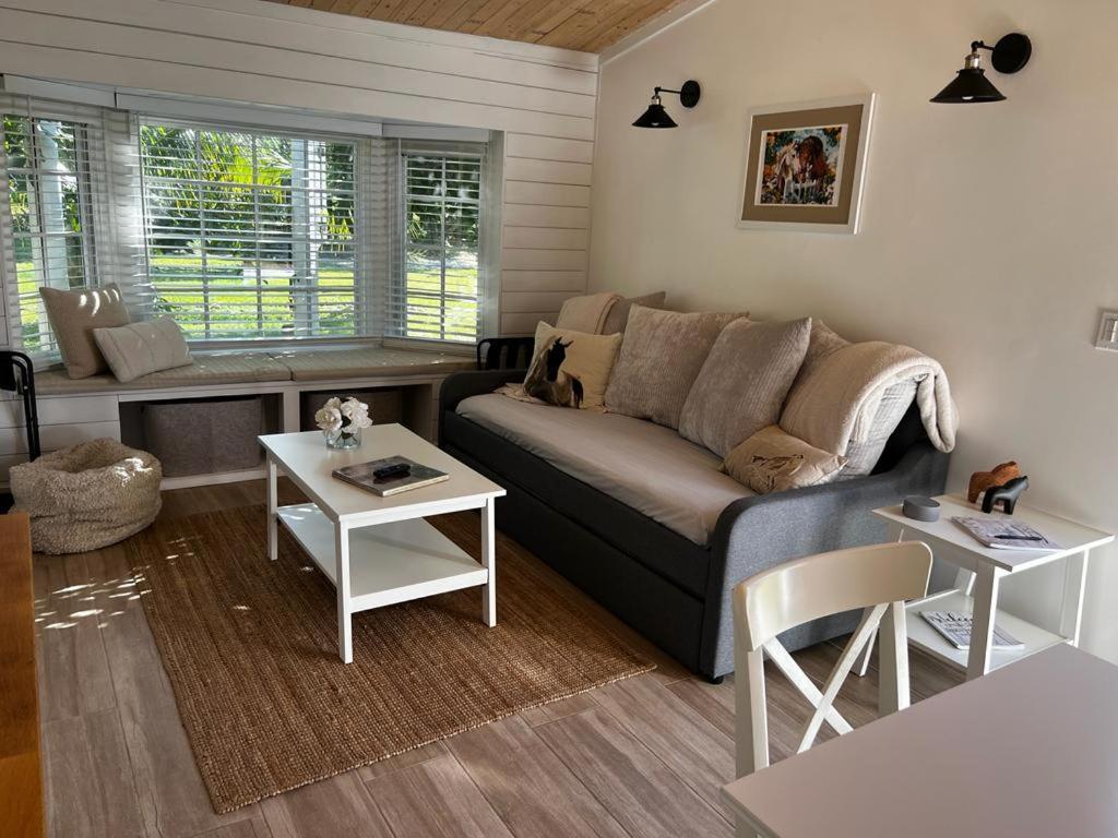 Maria'S Tiny Barn Guest House Хоумстед Екстериор снимка