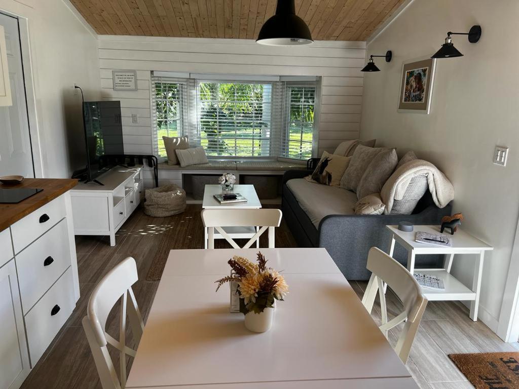 Maria'S Tiny Barn Guest House Хоумстед Екстериор снимка